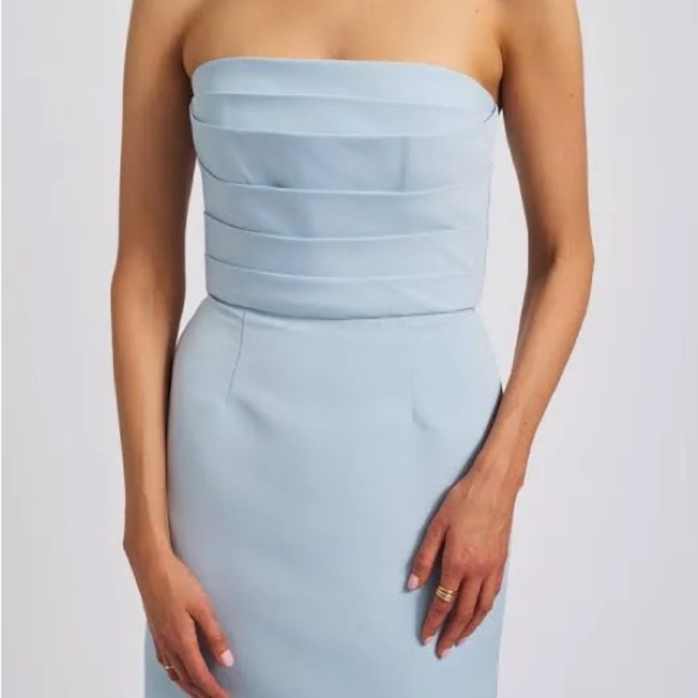Amsale Elegant Blue Strapless Pleated Sheath Dress